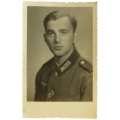 Foto van Duitse schutter, met een lint van een ijzeren kruis